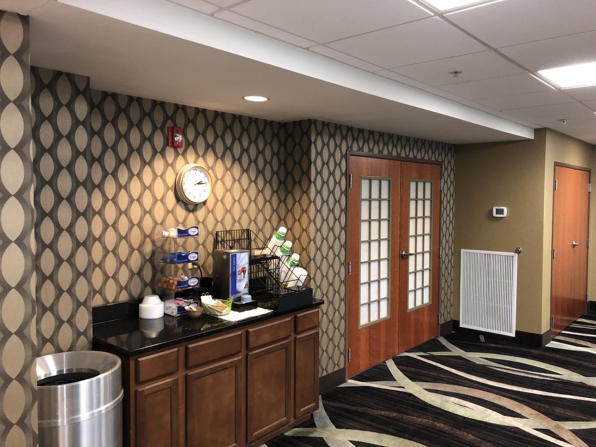 Countryview Inn & Suites Robinson Extérieur photo