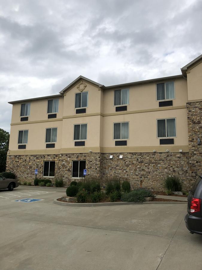 Countryview Inn & Suites Robinson Extérieur photo