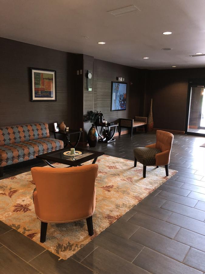 Countryview Inn & Suites Robinson Extérieur photo