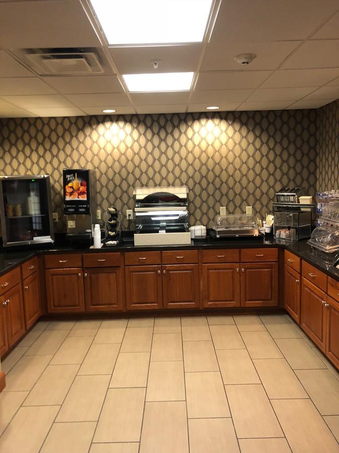 Countryview Inn & Suites Robinson Extérieur photo