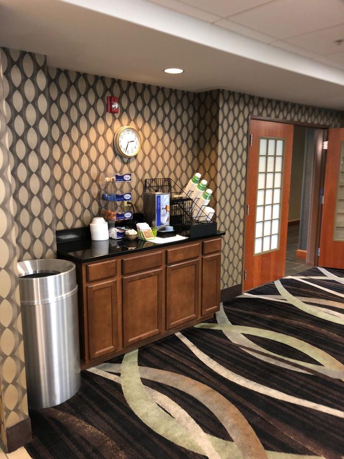 Countryview Inn & Suites Robinson Extérieur photo