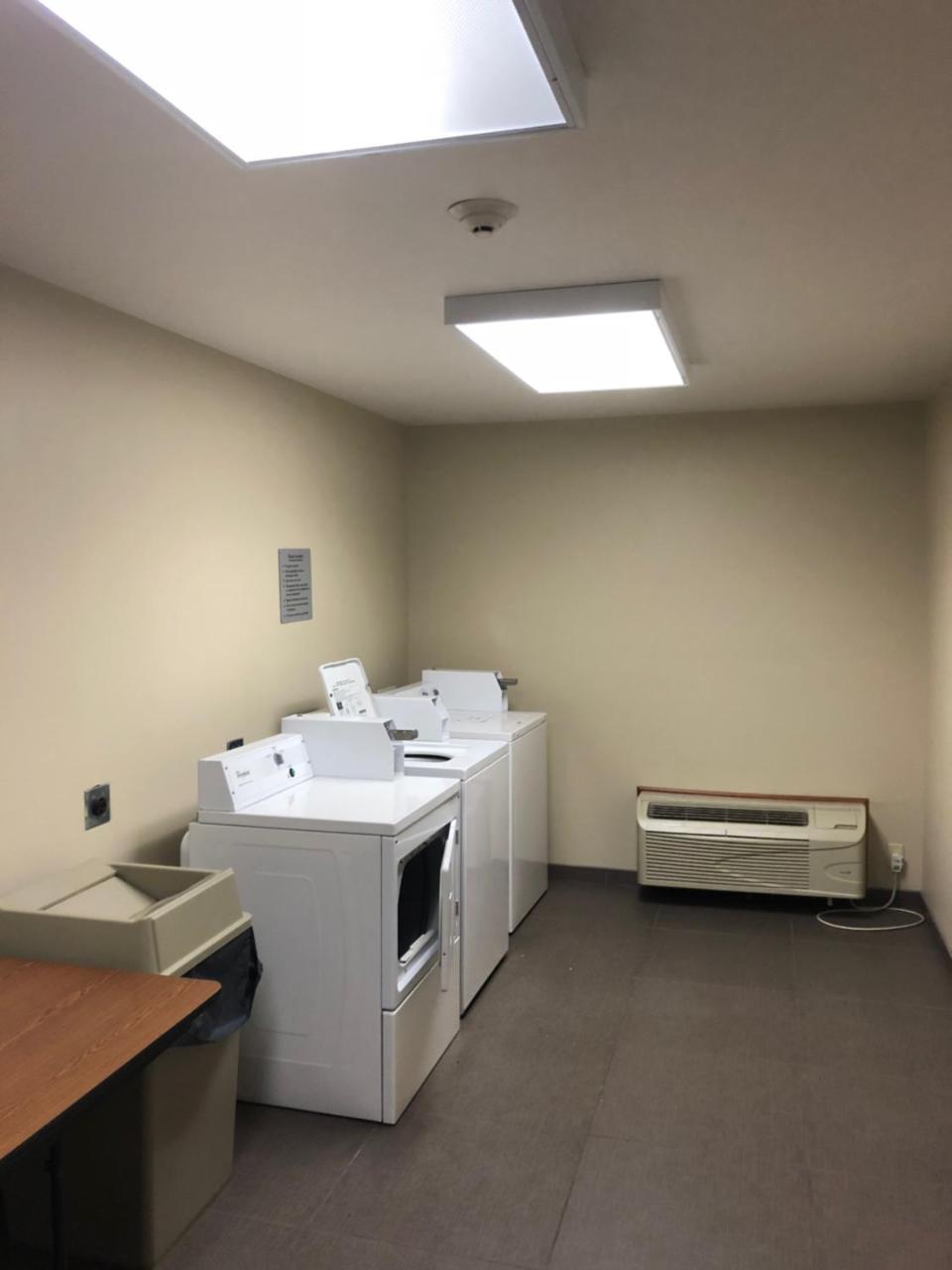 Countryview Inn & Suites Robinson Extérieur photo